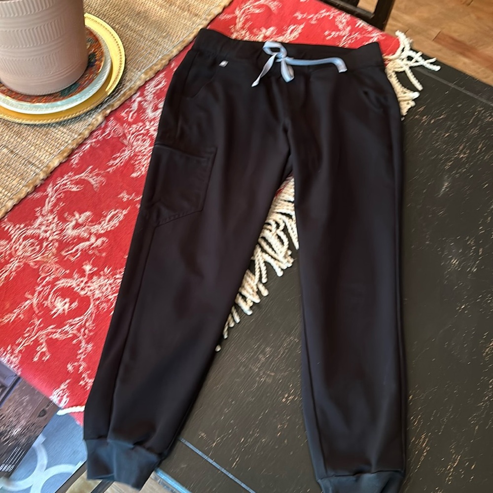 Figs black size large jogger bottoms